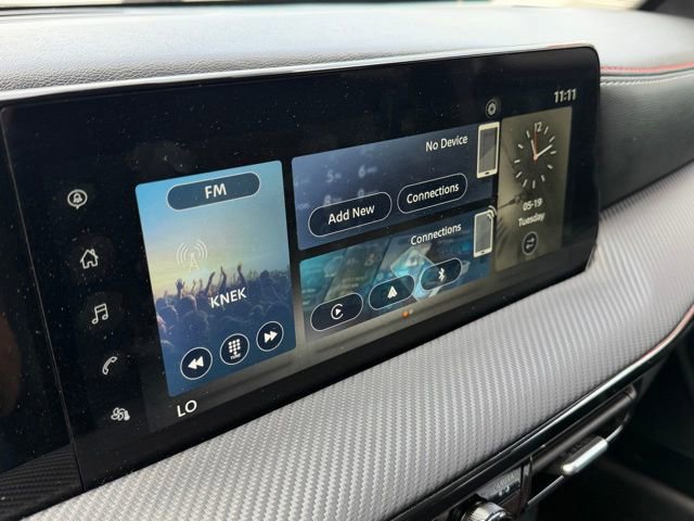Used 2025 Nissan Kicks SR FWD image 19
