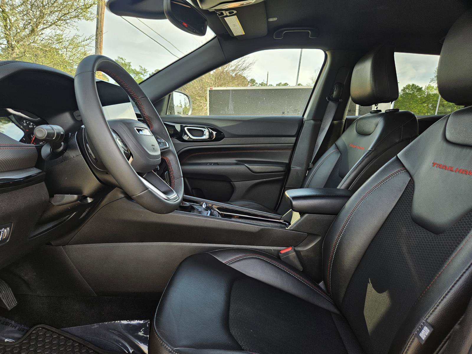 Used 2025 Jeep Compass Trailhawk image 13