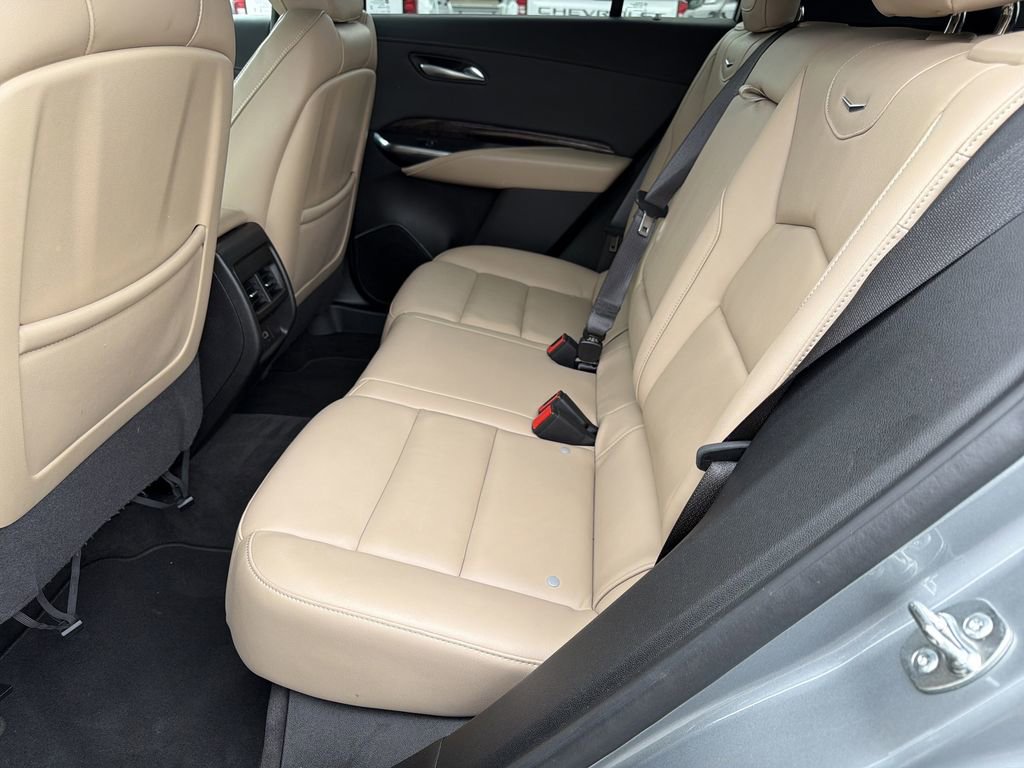 Used 2025 Cadillac XT4 Premium Luxury image 31