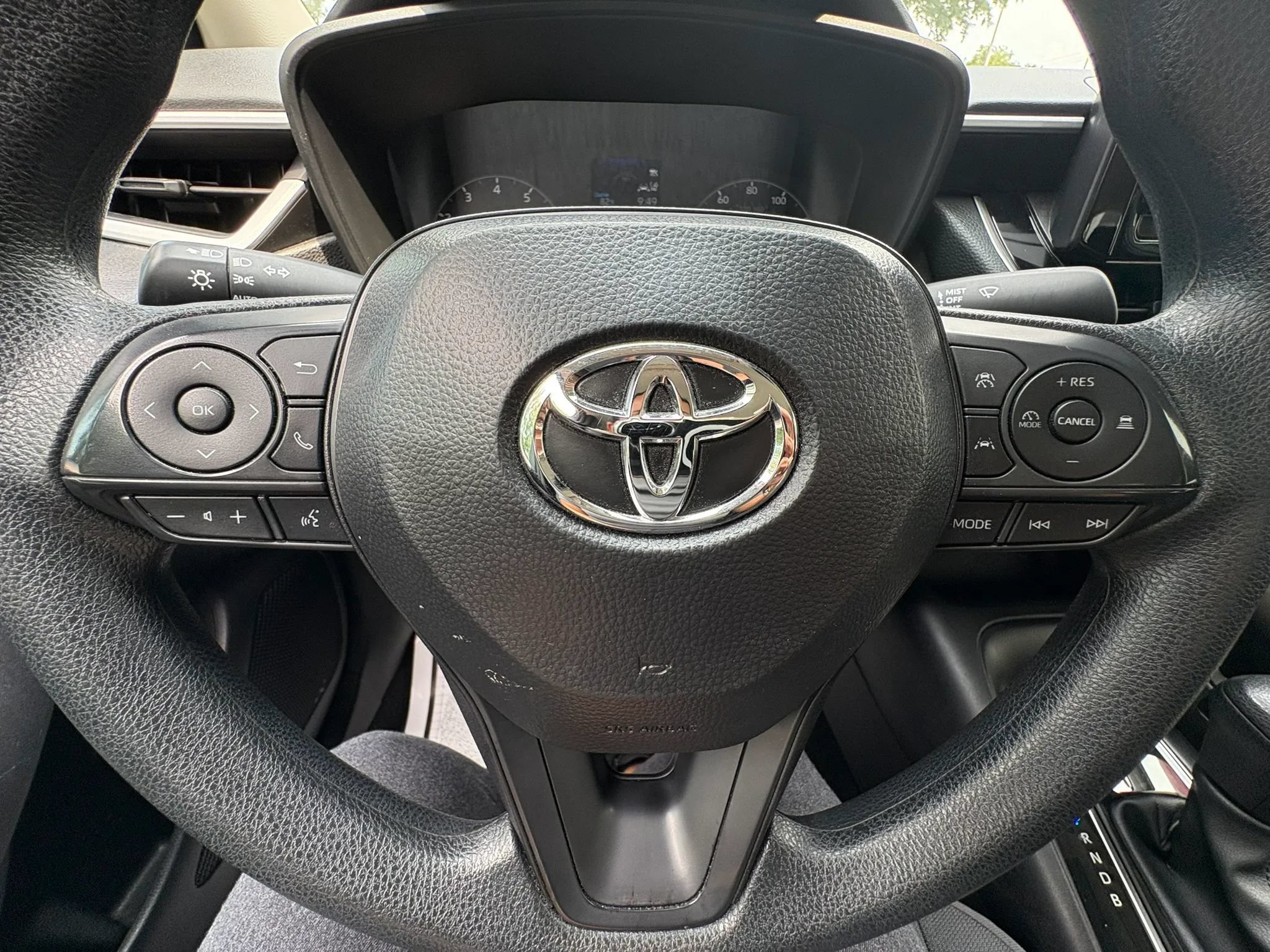 Used 2025 Toyota Corolla LE FWD image 31