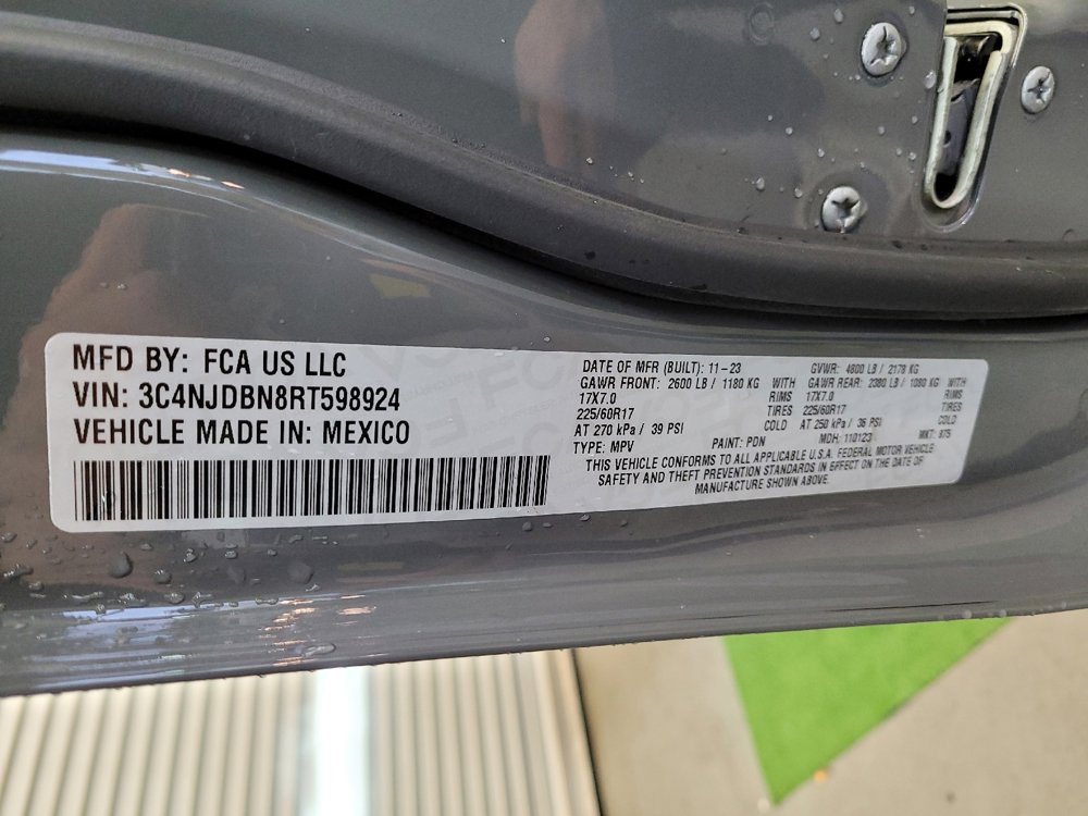 Used 2024 Jeep Compass Latitude image 33