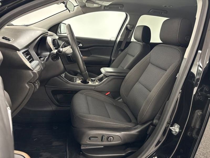 Used 2022 GMC Acadia SLE image 9