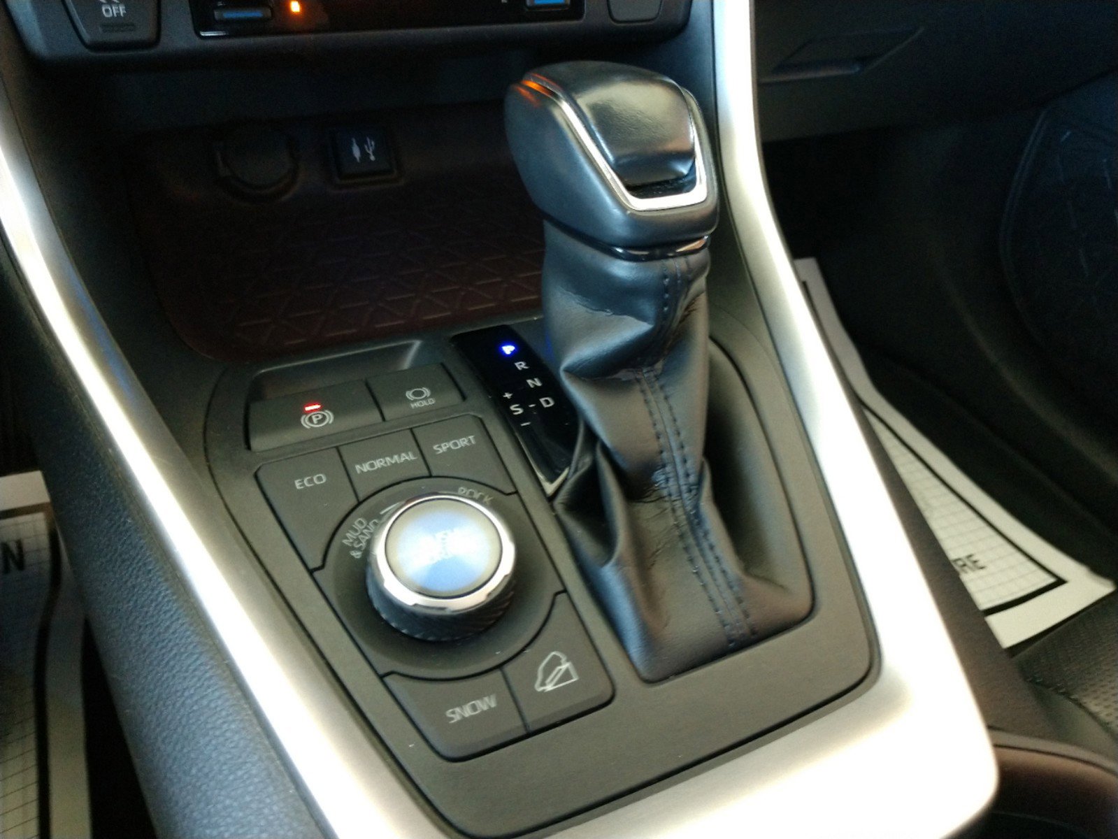 Used 2019 Toyota RAV4 Limited image 24