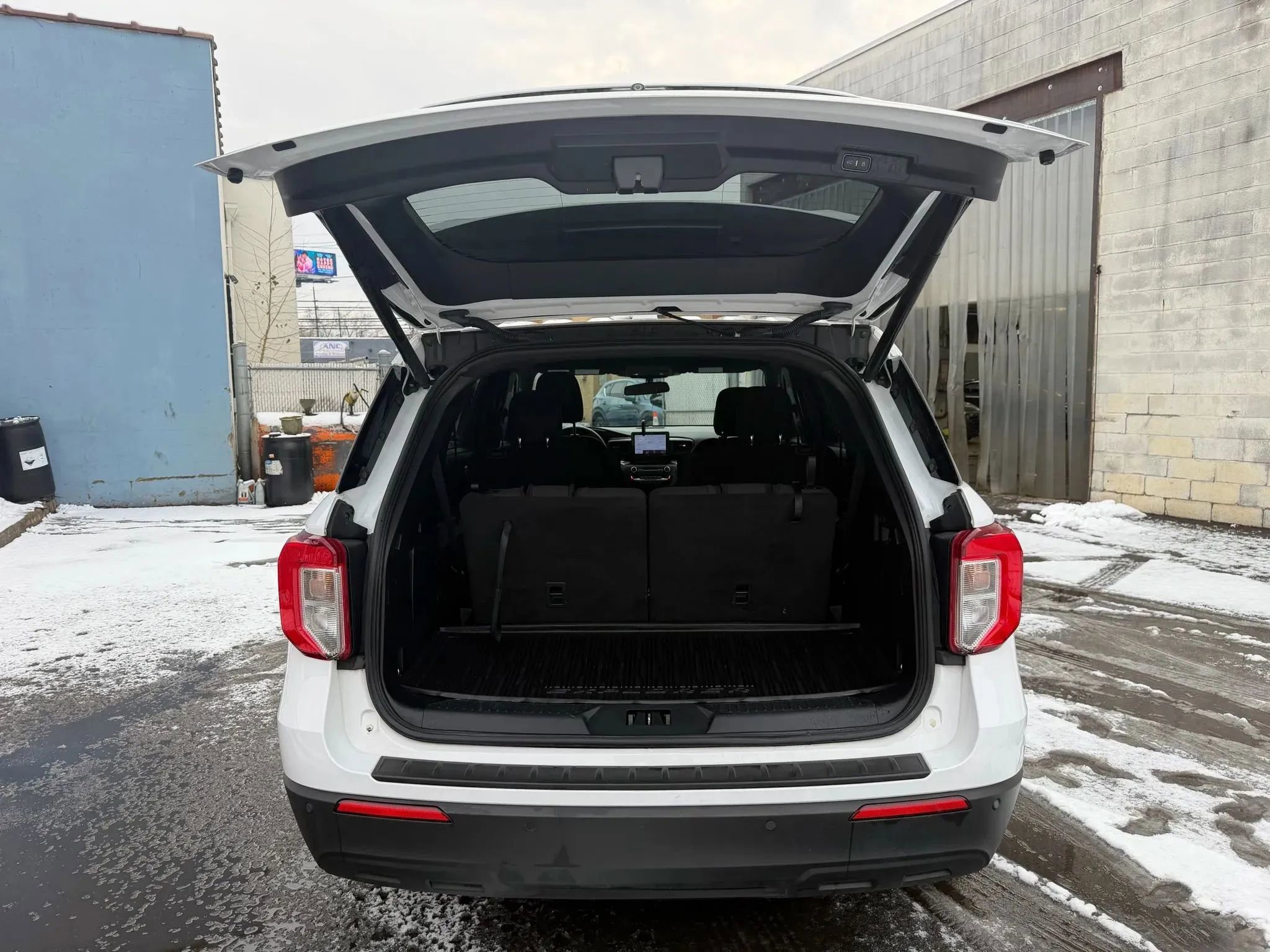 Used 2020 Ford Explorer XLT w/ Comfort Package AWD/4WD image 30