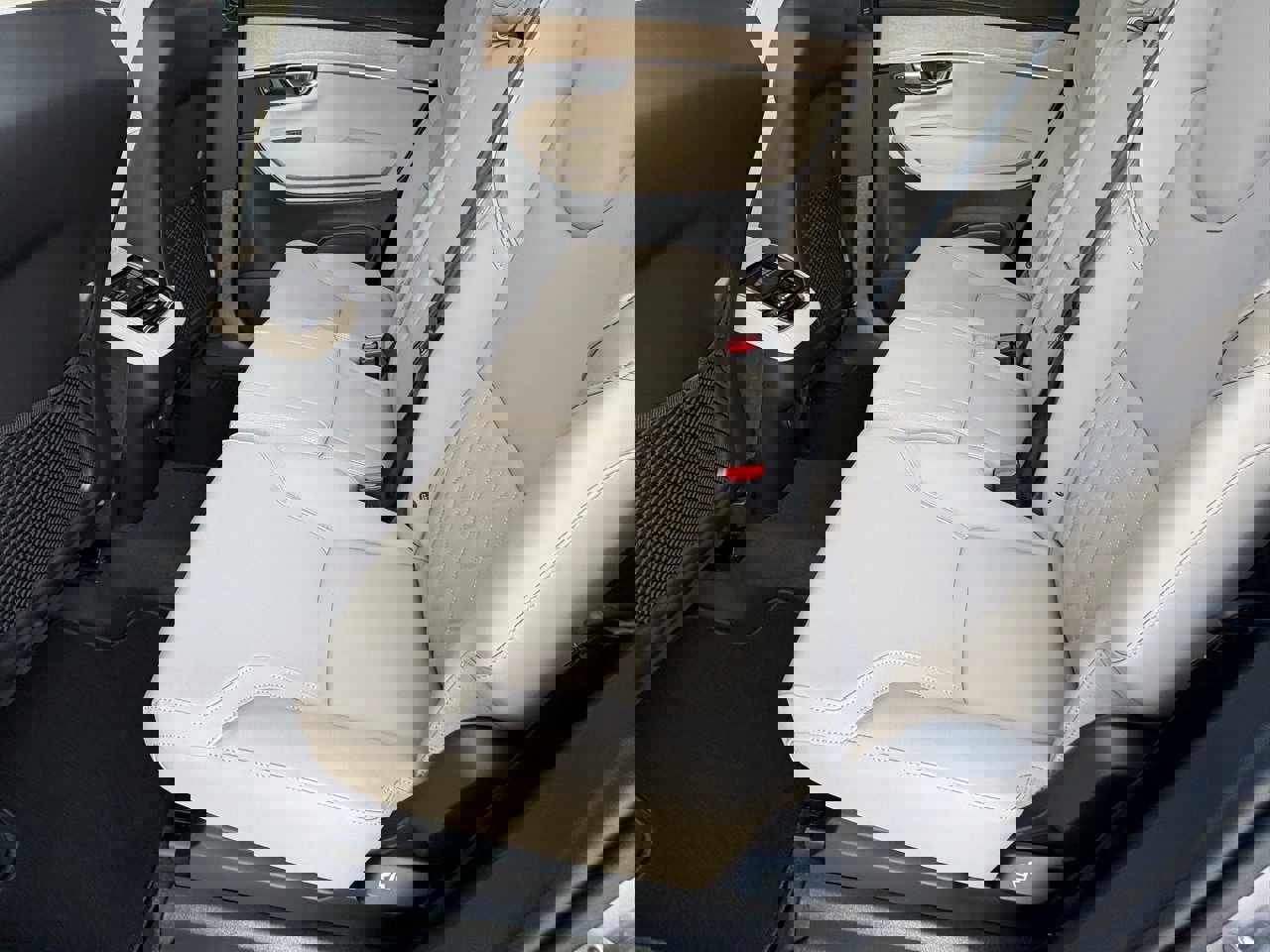 New 2026 Volvo XC90 B6 Plus w/ Protection Package Premier image 21