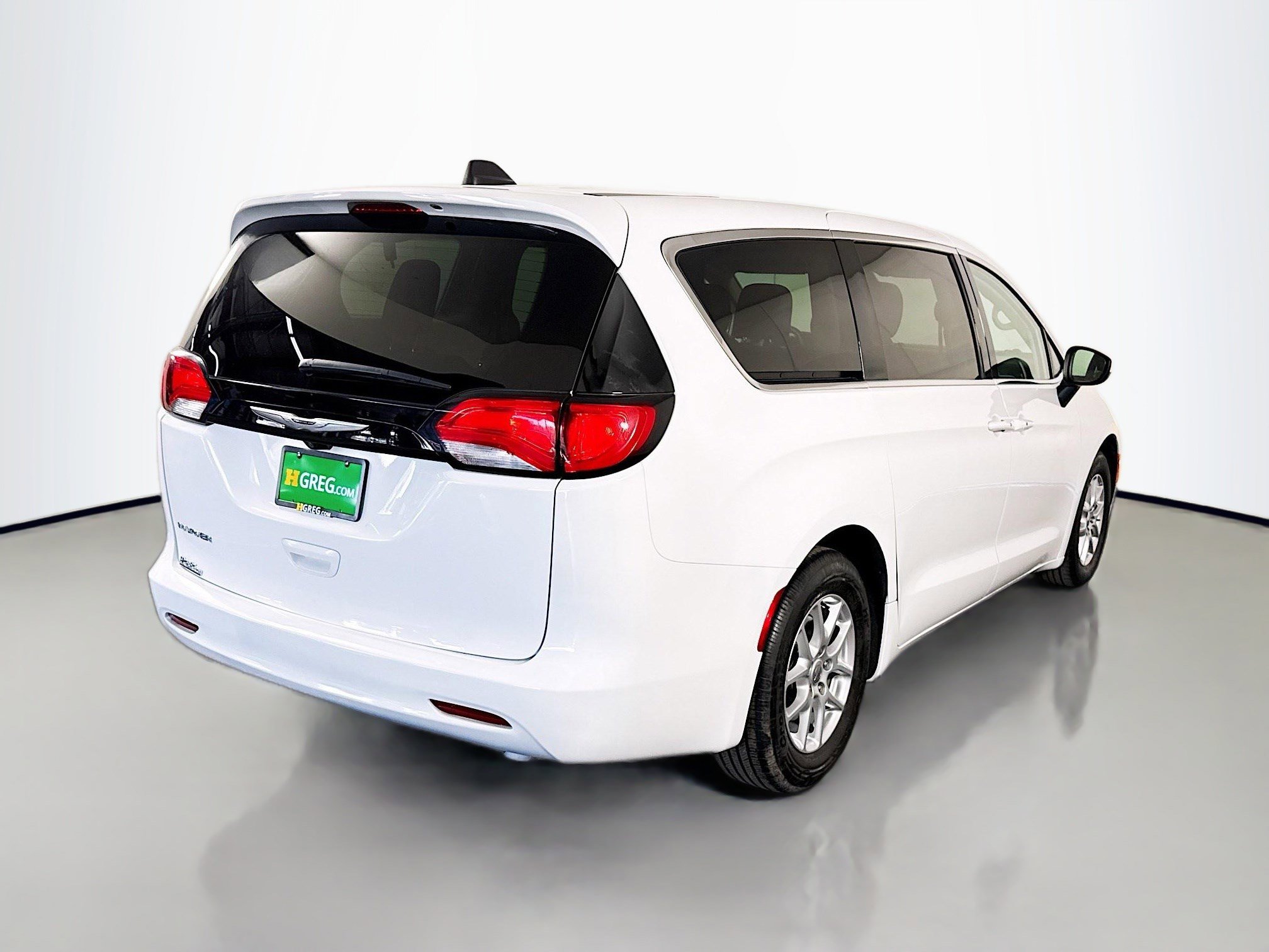 Used 2022 Chrysler Voyager LX FWD image 10