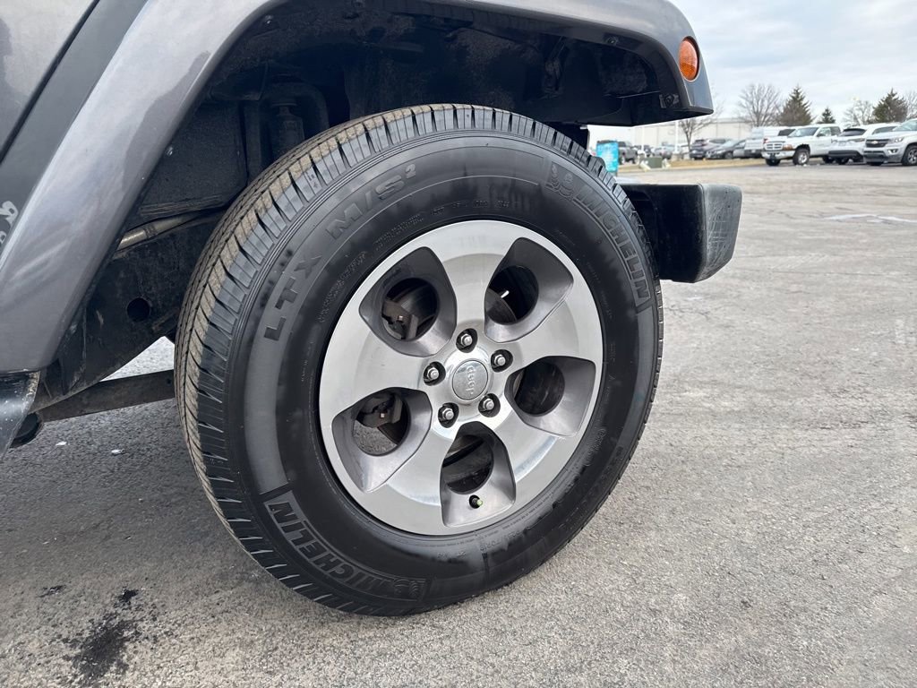 Used 2017 Jeep Wrangler Unlimited Sahara image 9