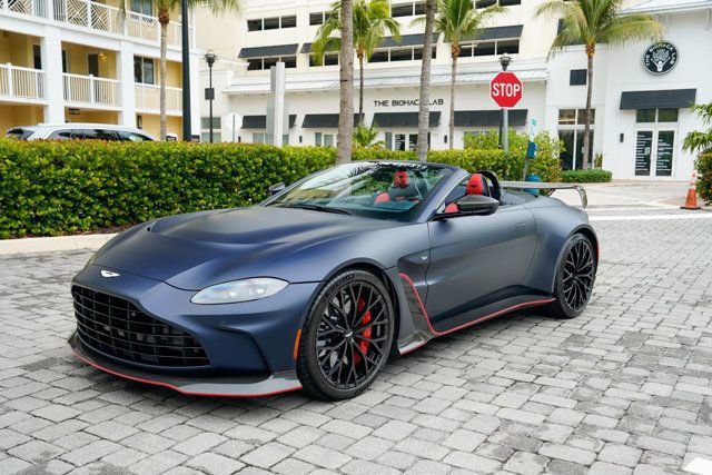 Used 2023 Aston Martin V12 Vantage Roadster RWD image 2