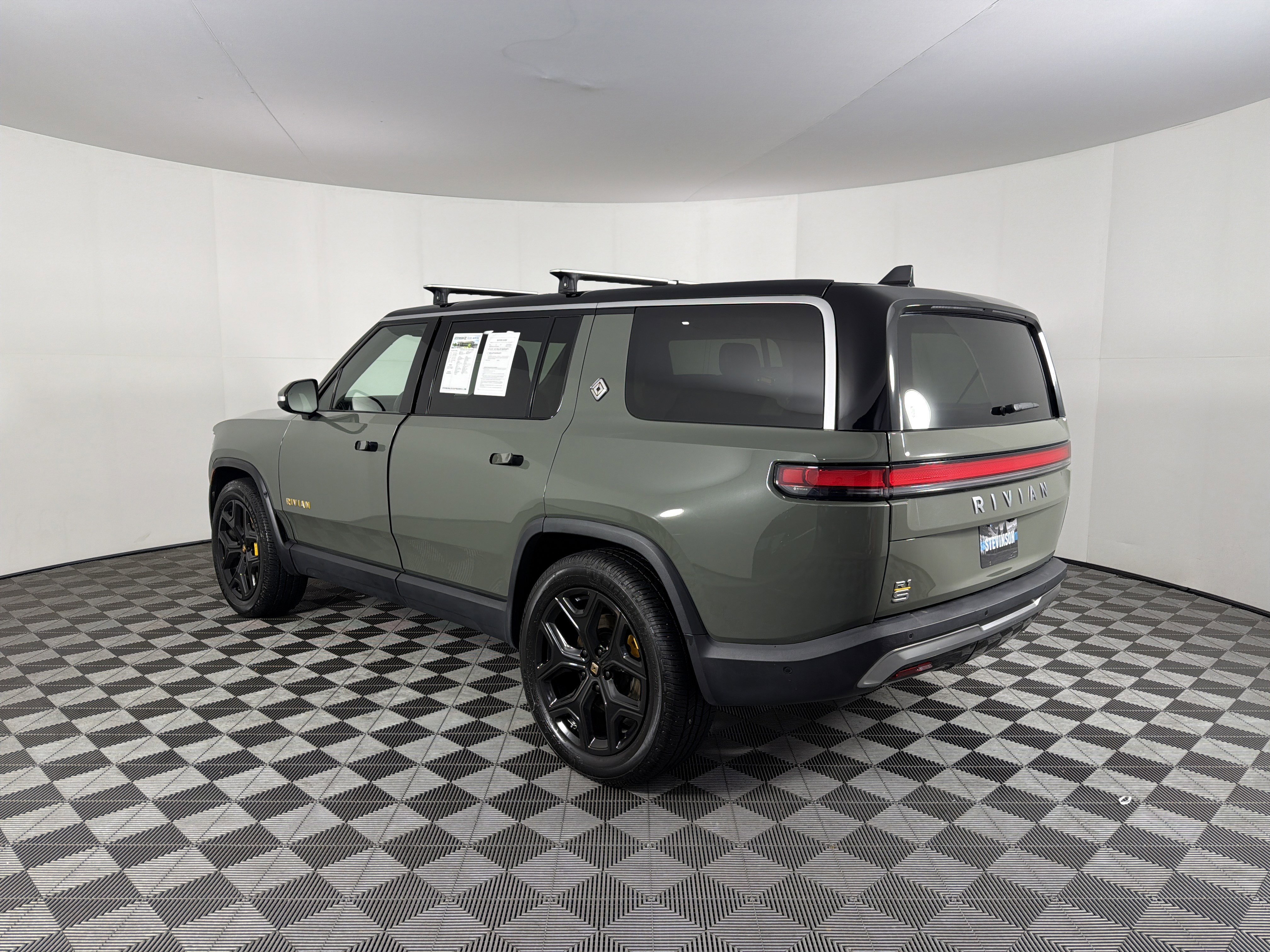 Used 2023 Rivian R1S Launch Edition image 5