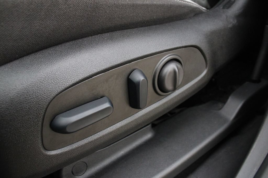 Used 2024 Chevrolet Equinox LS w/ LS Convenience Package FWD image 3