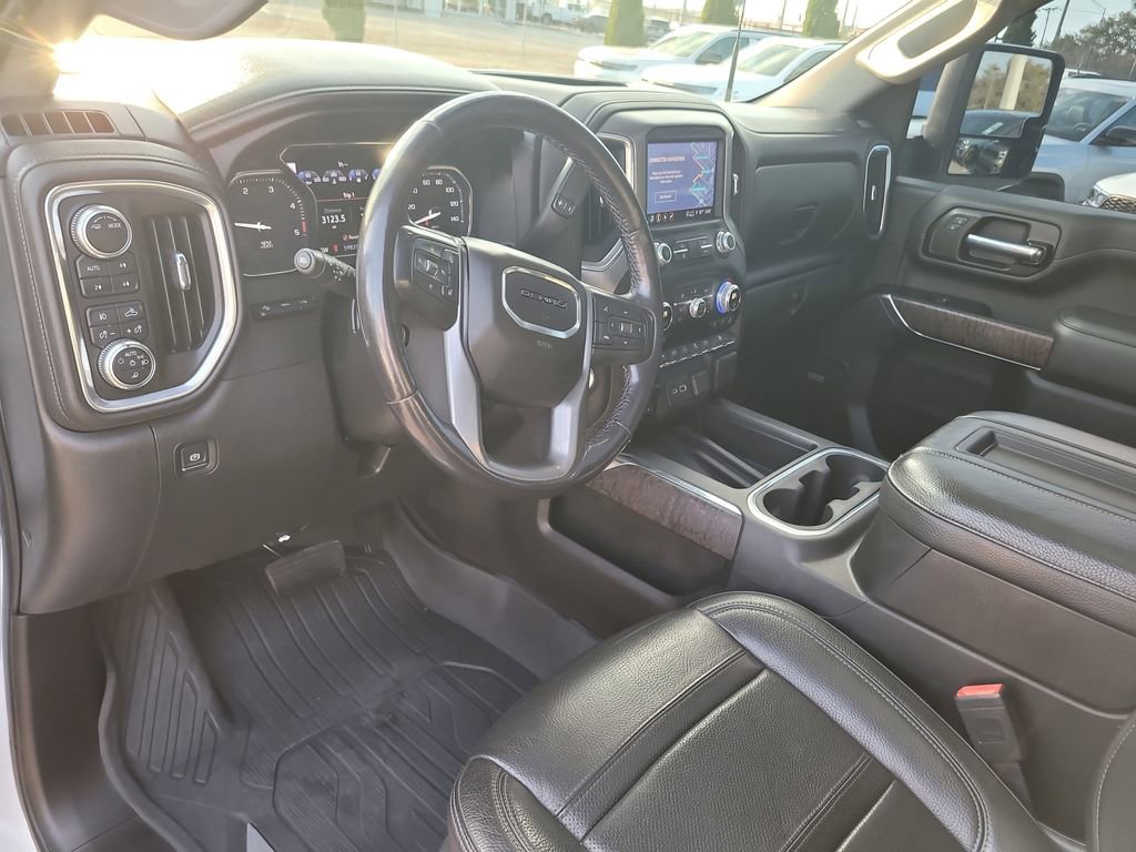 Used 2022 GMC Sierra 3500 Denali w/ Denali Ultimate Package image 16
