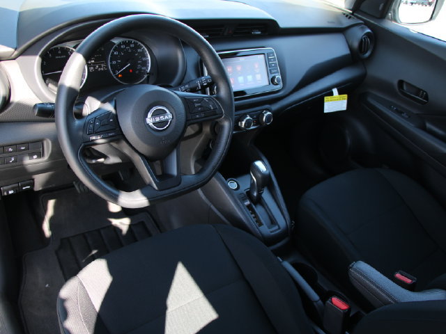 Certified 2025 Nissan Kicks Play S FWD image 4