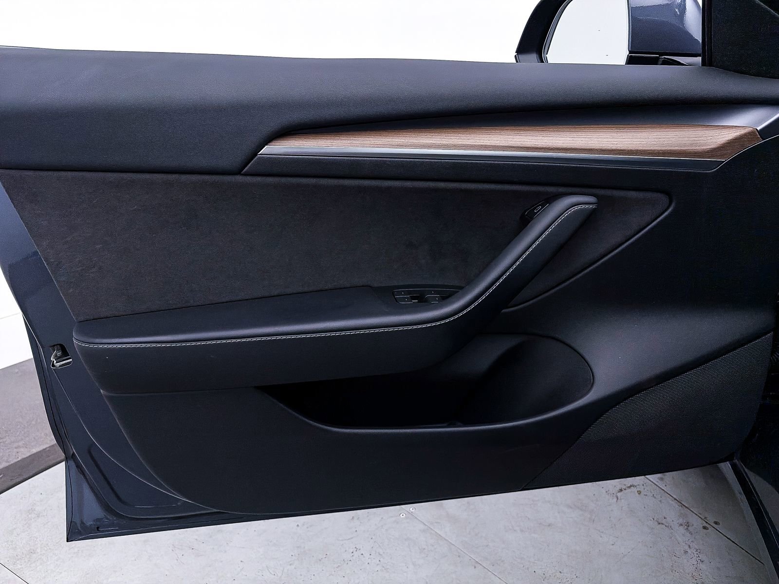 Used 2023 Tesla Model 3 Standard Range image 15