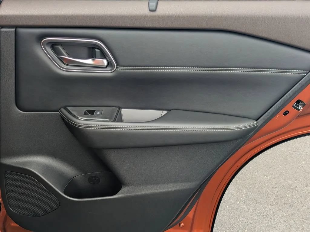 Used 2021 Nissan Rogue Platinum FWD image 15