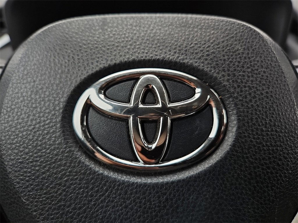 Used 2021 Toyota RAV4 LE image 29