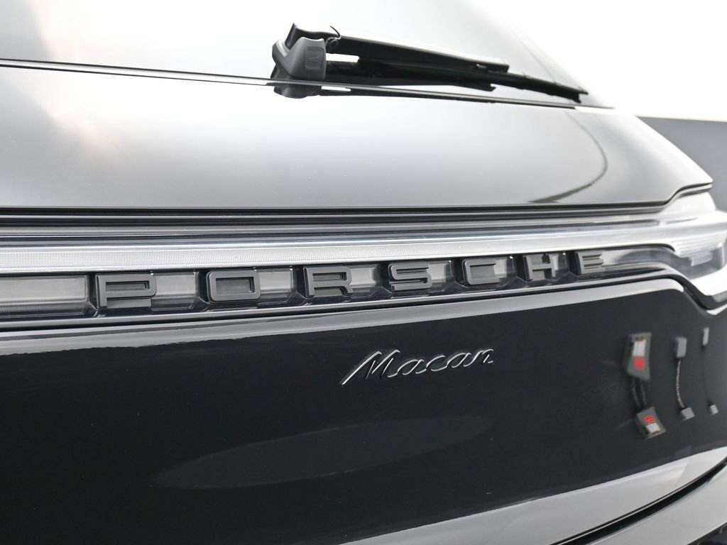 Certified 2024 Porsche Macan AWD/4WD image 14