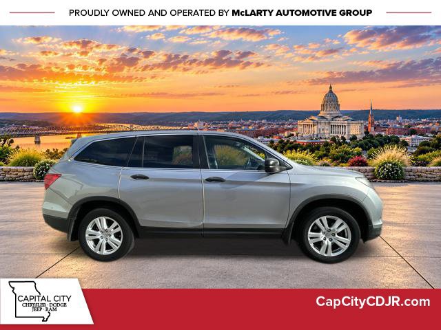 Used 2017 Honda Pilot LX image 2