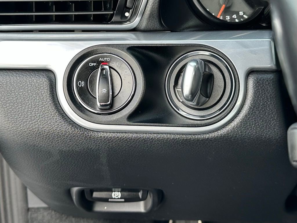 Used 2018 Porsche 911 Carrera image 32