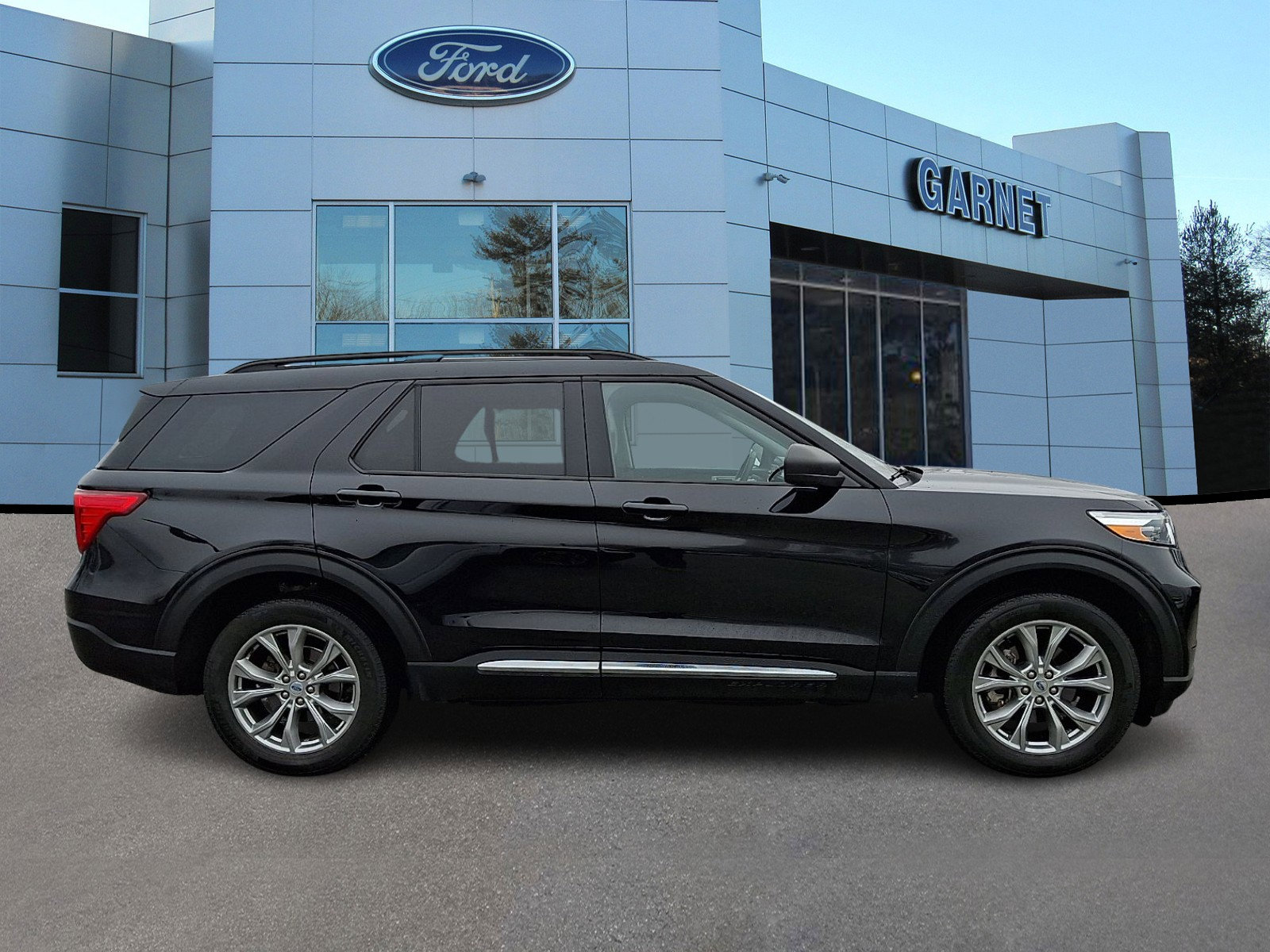 Certified 2023 Ford Explorer XLT w/ Equipment Group 202A AWD/4WD image 10