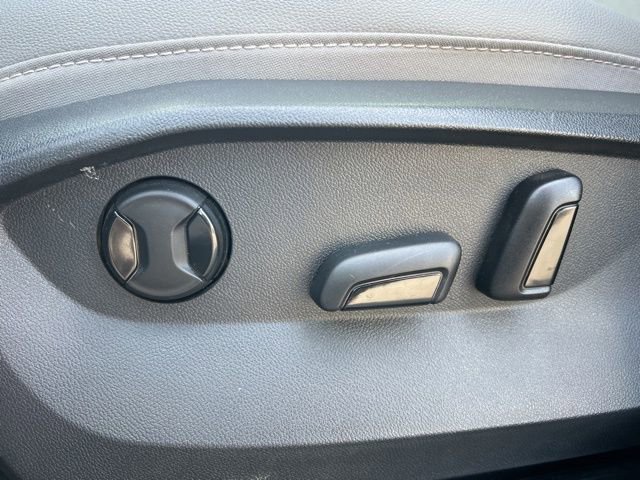 Used 2022 Volkswagen Taos SE w/ Panoramic Sunroof Package image 32