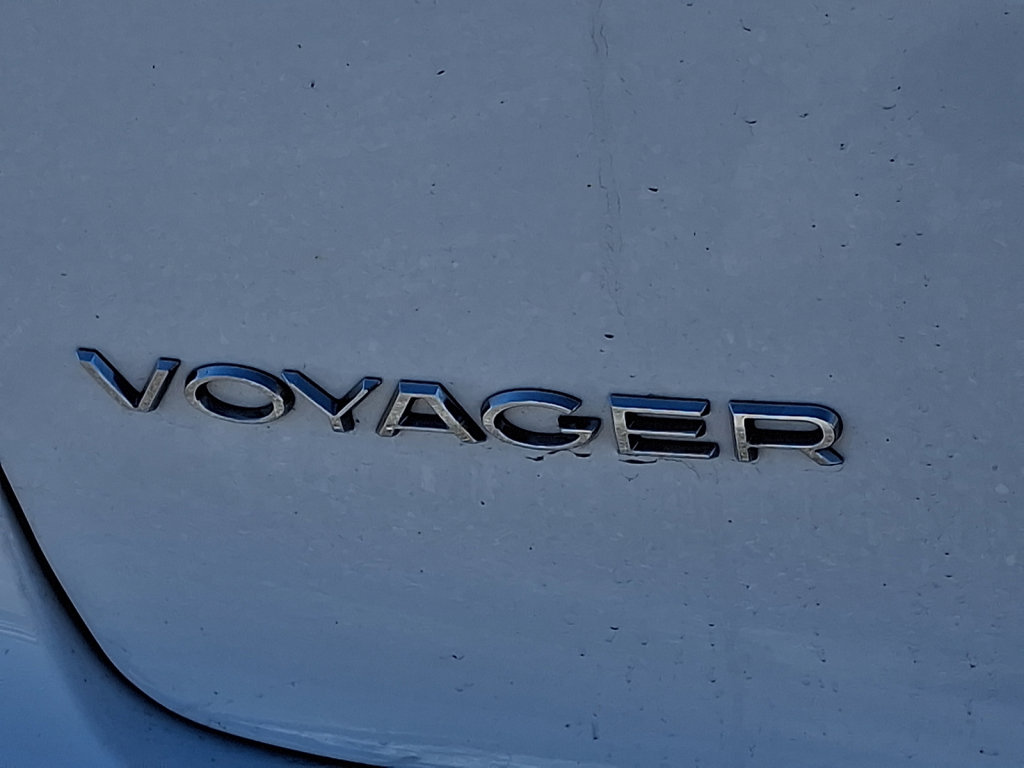 Used 2023 Chrysler Voyager LX image 17