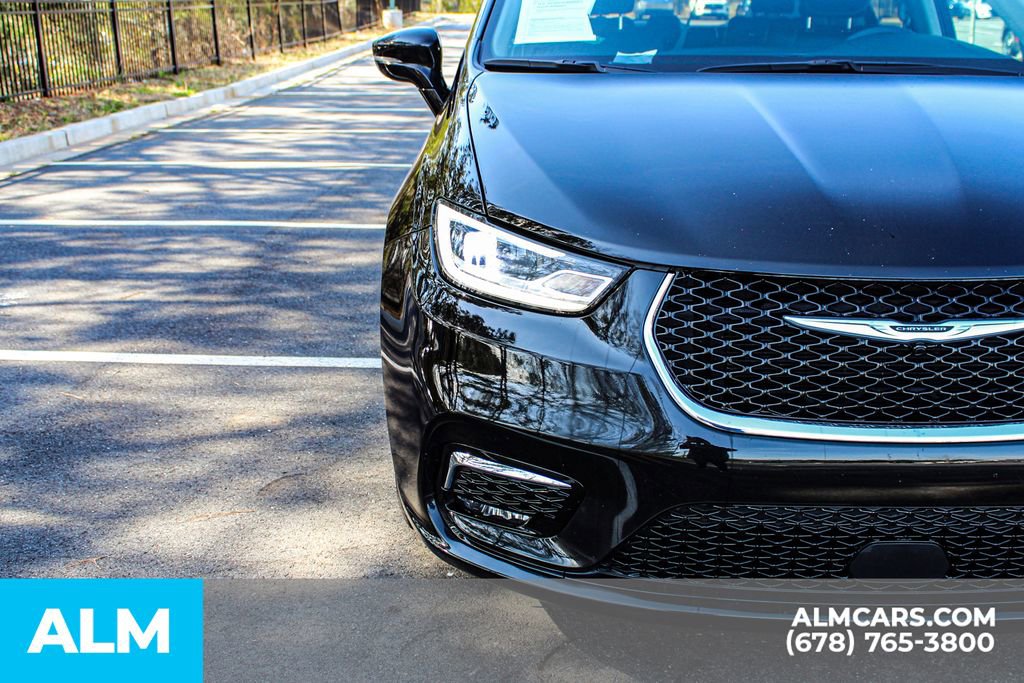 Used 2024 Chrysler Pacifica Touring-L image 12