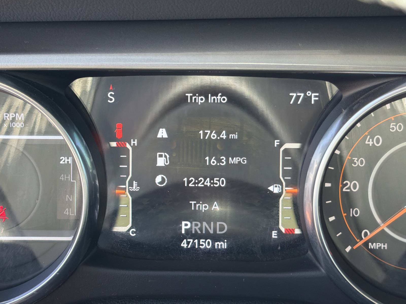 Used 2019 Jeep Wrangler Unlimited Sahara AWD/4WD image 29