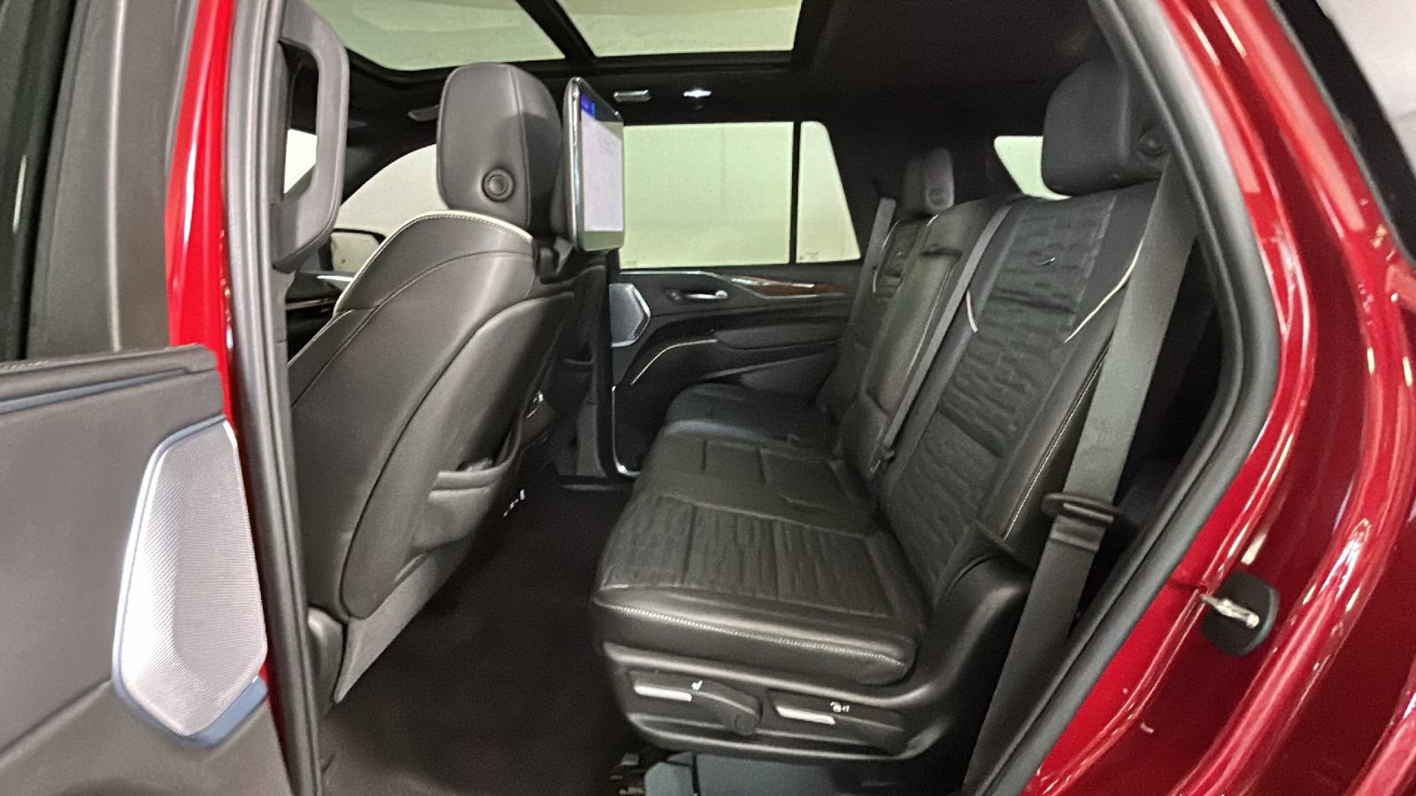 Used 2023 Cadillac Escalade Sport Platinum w/ LPO, ONYX Package AWD/4WD image 28