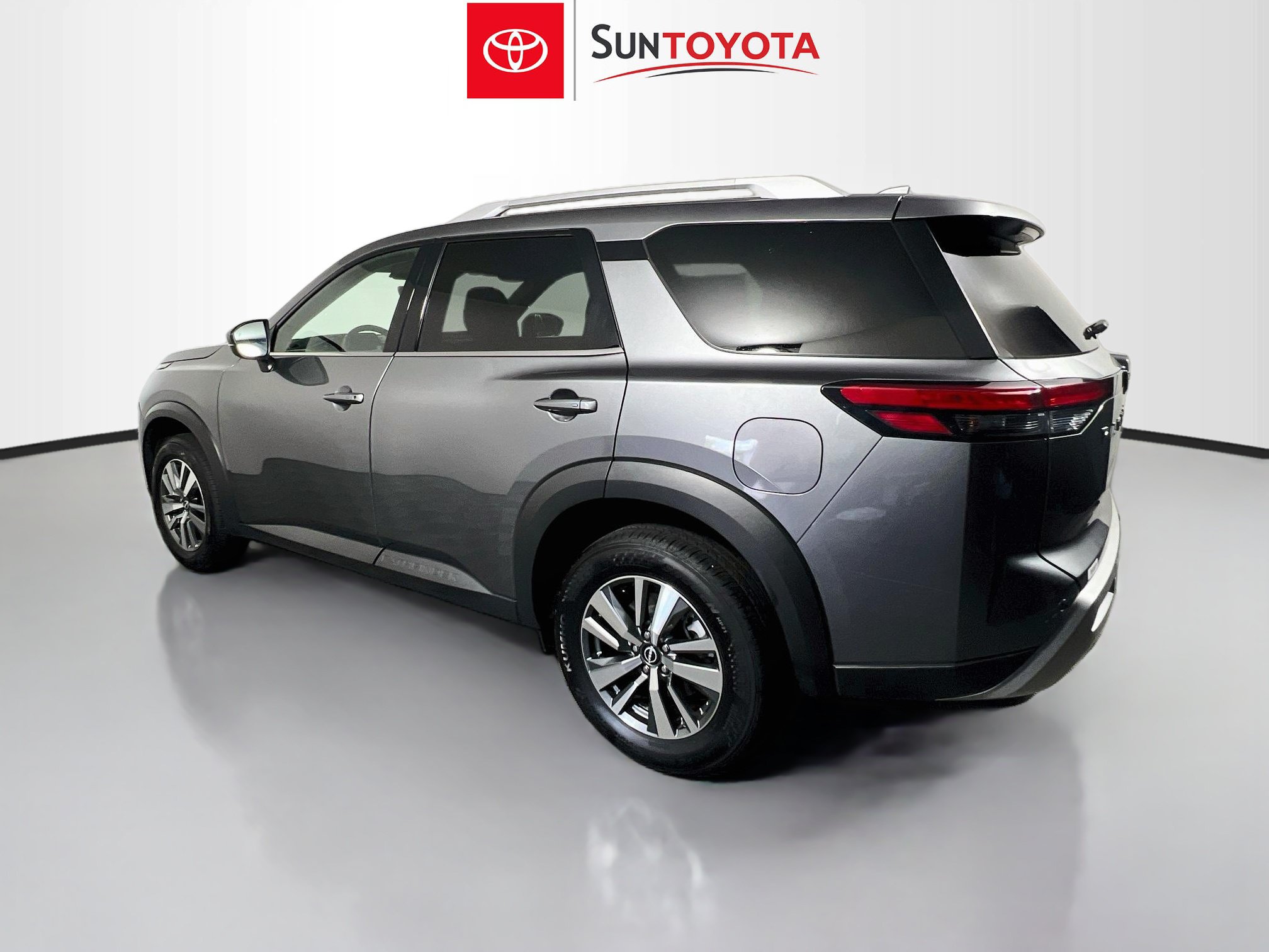 Used 2025 Nissan Pathfinder SL FWD image 6