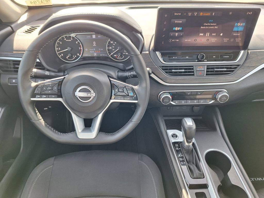 Used 2025 Nissan Altima 2.5 SV w/ SV Premium Package FWD image 22
