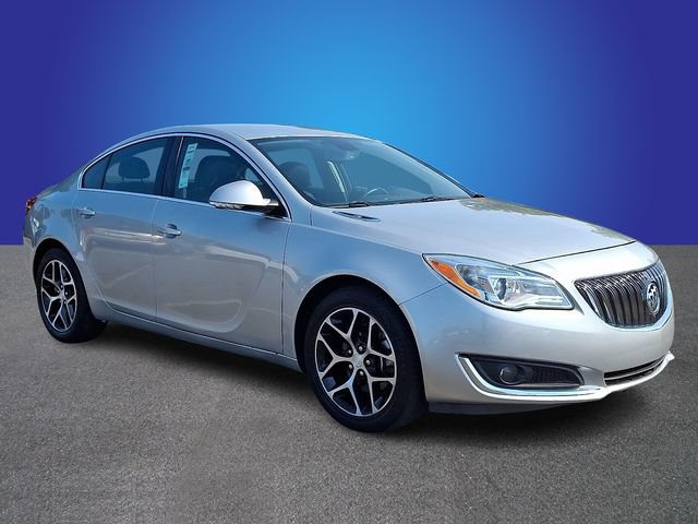 Used 2017 Buick Regal Sport Touring FWD image 3