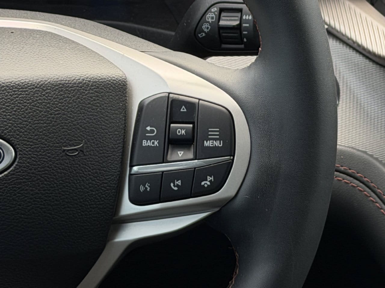 Used 2025 Ford Explorer Active RWD image 14