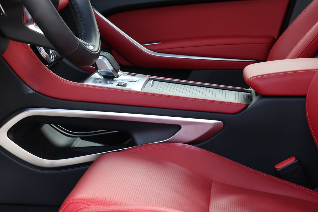 Certified 2026 Jaguar F-PACE R-Dynamic S AWD/4WD image 32