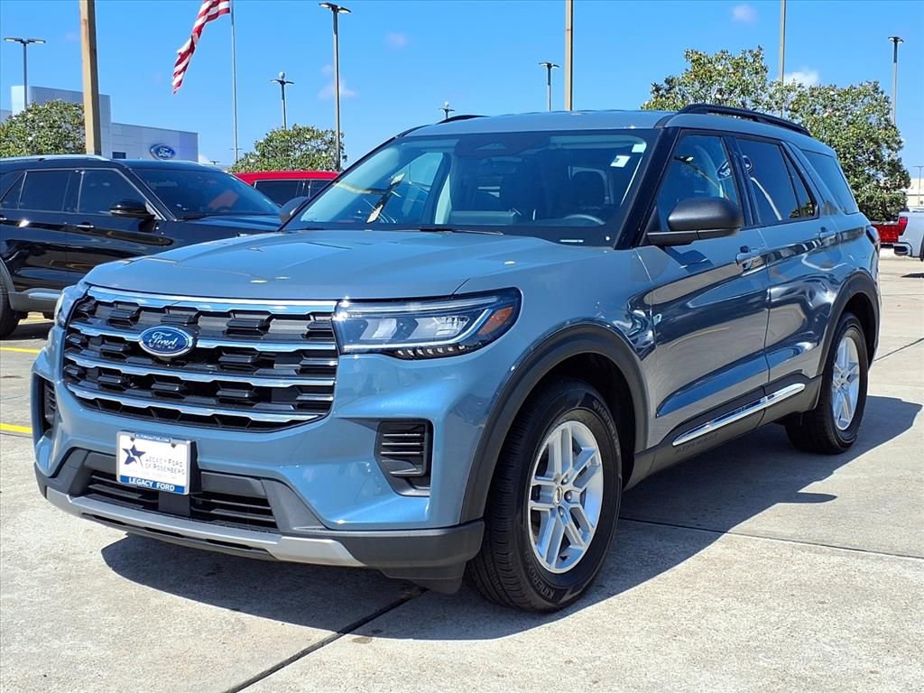 Used 2025 Ford Explorer Active RWD image 1