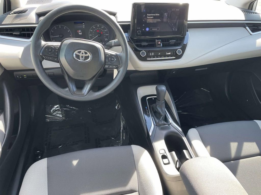 Used 2025 Toyota Corolla LE image 24