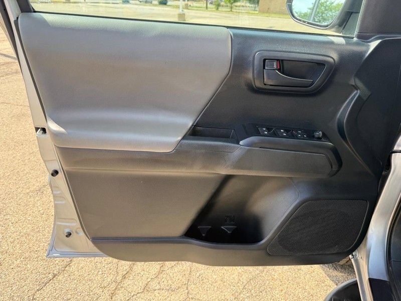 Used 2019 Toyota Tacoma SR AWD/4WD image 19