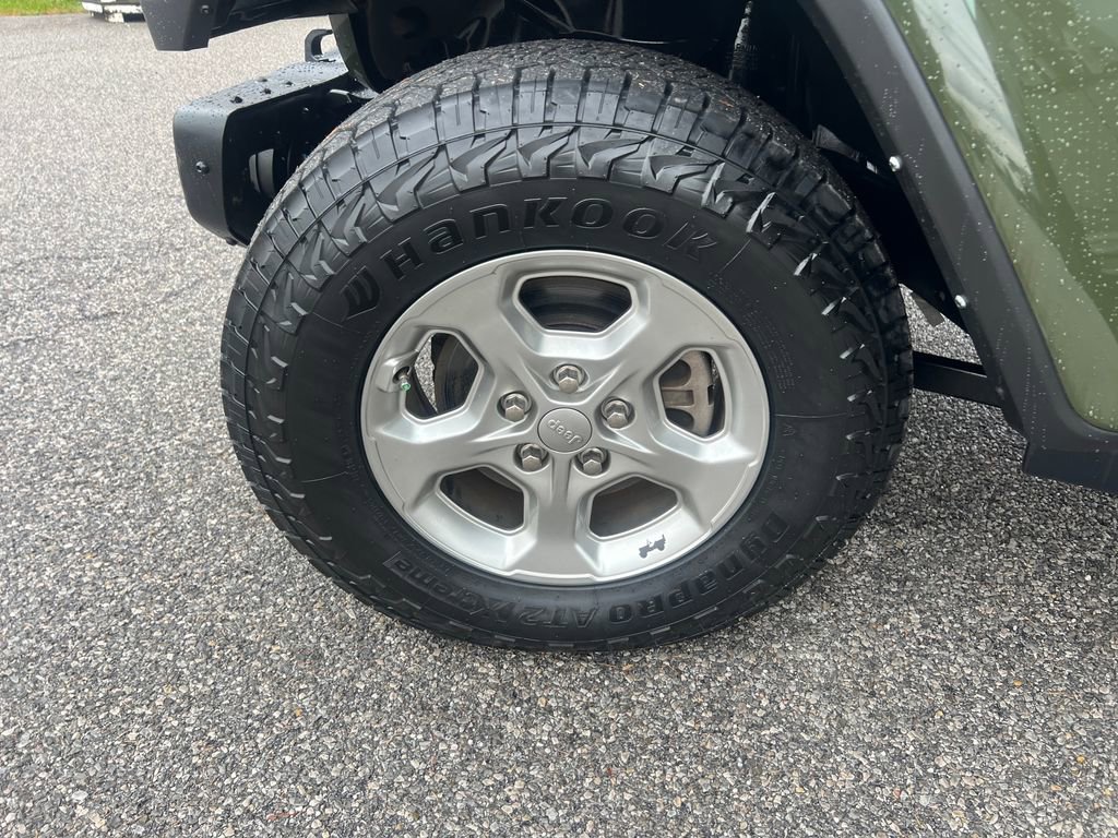 Used 2021 Jeep Gladiator Sport image 26