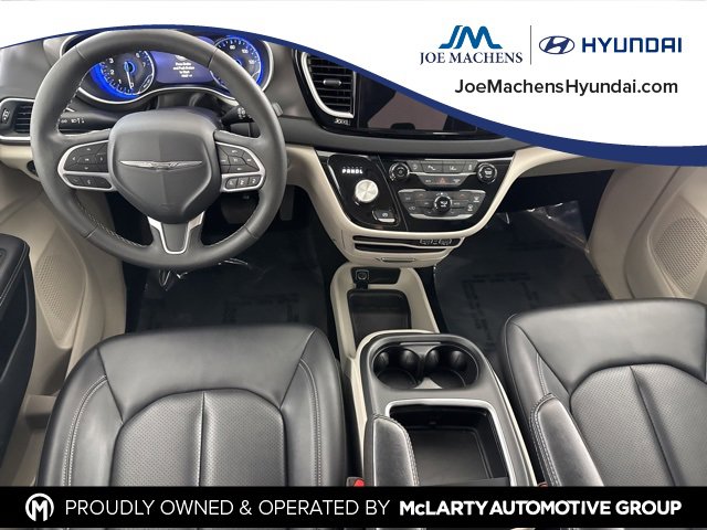 Used 2024 Chrysler Pacifica Touring-L image 25