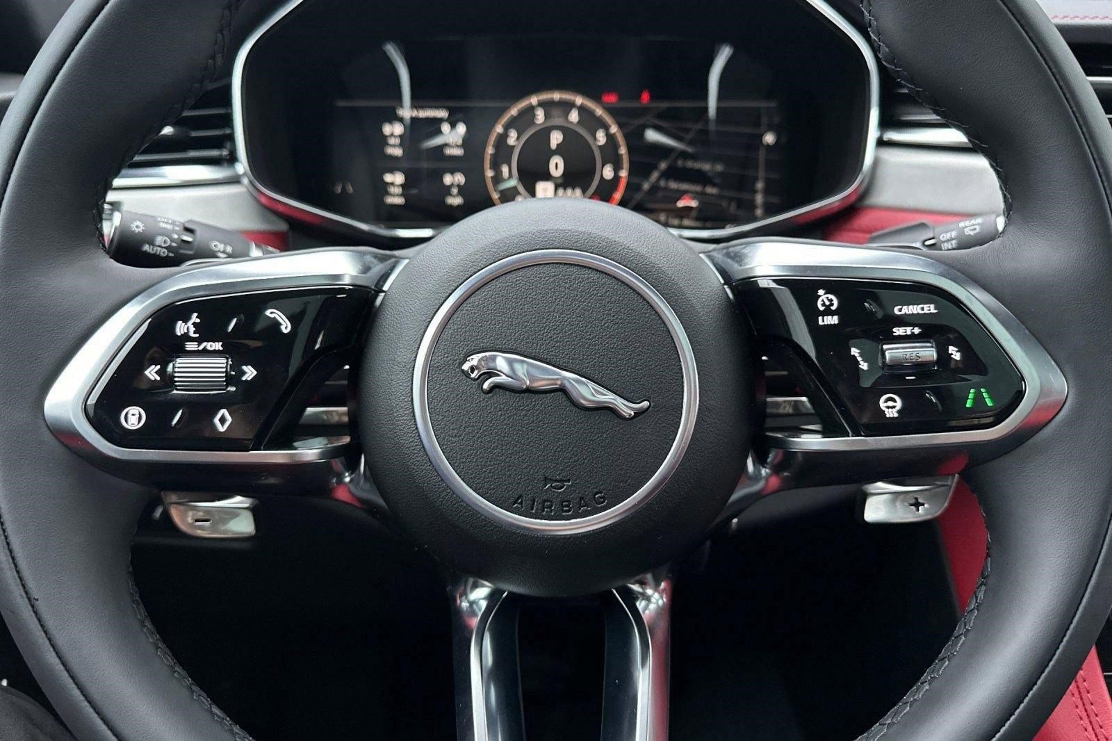 Used 2025 Jaguar F-PACE R-Dynamic S AWD/4WD image 16