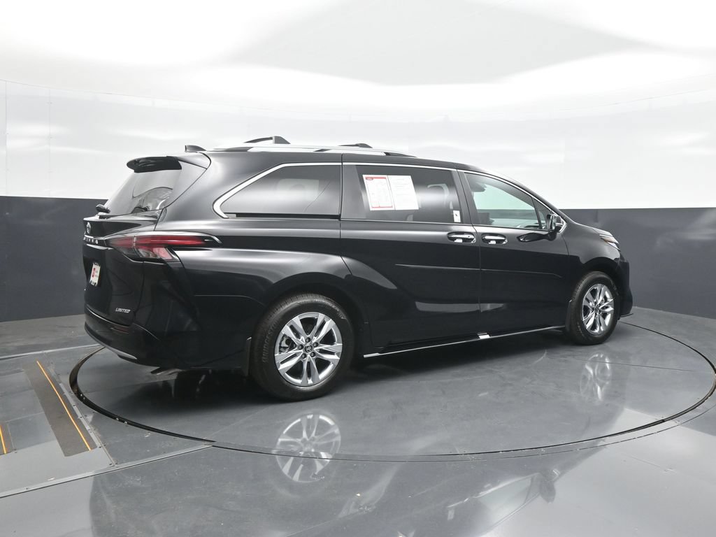 Used 2026 Toyota Sienna Limited AWD/4WD image 7