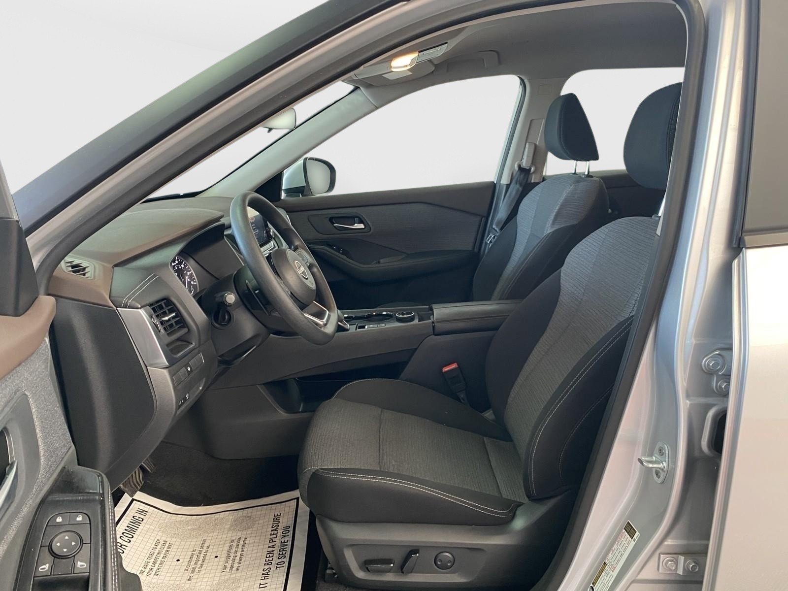 Used 2023 Nissan Rogue SV AWD/4WD image 19
