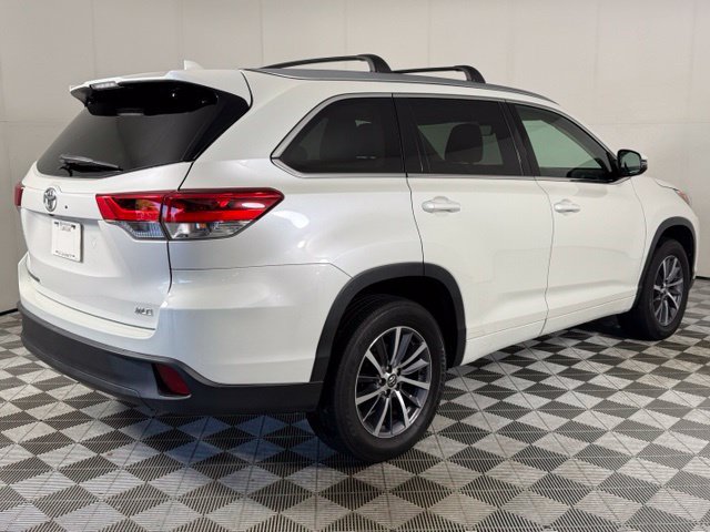 Used 2017 Toyota Highlander XLE w/ Carpet Mat Package FWD image 8