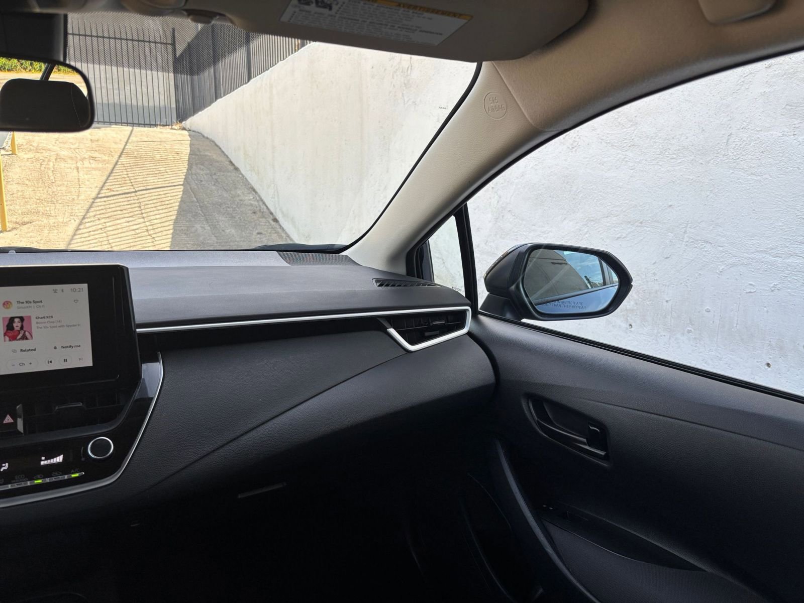 Used 2025 Toyota Corolla LE image 33