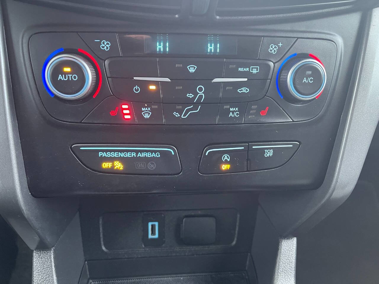 Used 2018 Ford Escape SE image 18