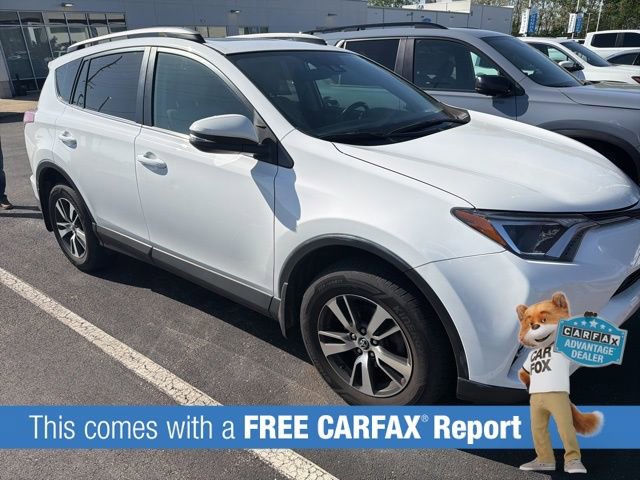 Used 2018 Toyota RAV4 XLE AWD/4WD image 2