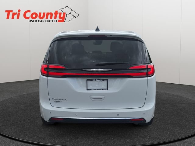 Used 2024 Chrysler Pacifica Touring-L FWD image 7
