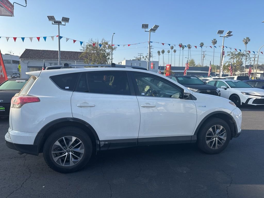 Used 2018 Toyota RAV4 XLE w/ Carpet Mat Package image 10