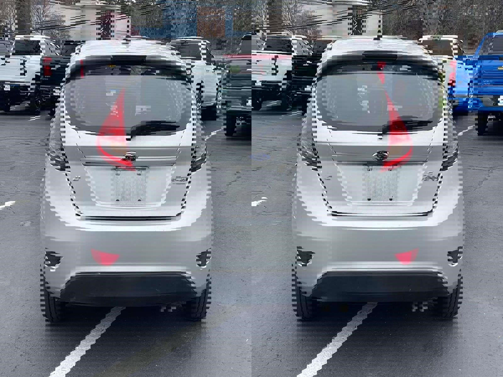 Used 2012 Ford Fiesta SE w/ Moon & Mood Pkg image 6