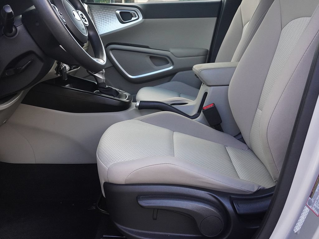 Used 2020 Kia Soul LX FWD image 24