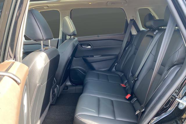 Used 2023 Nissan Rogue SL w/ SL Premium Package image 18